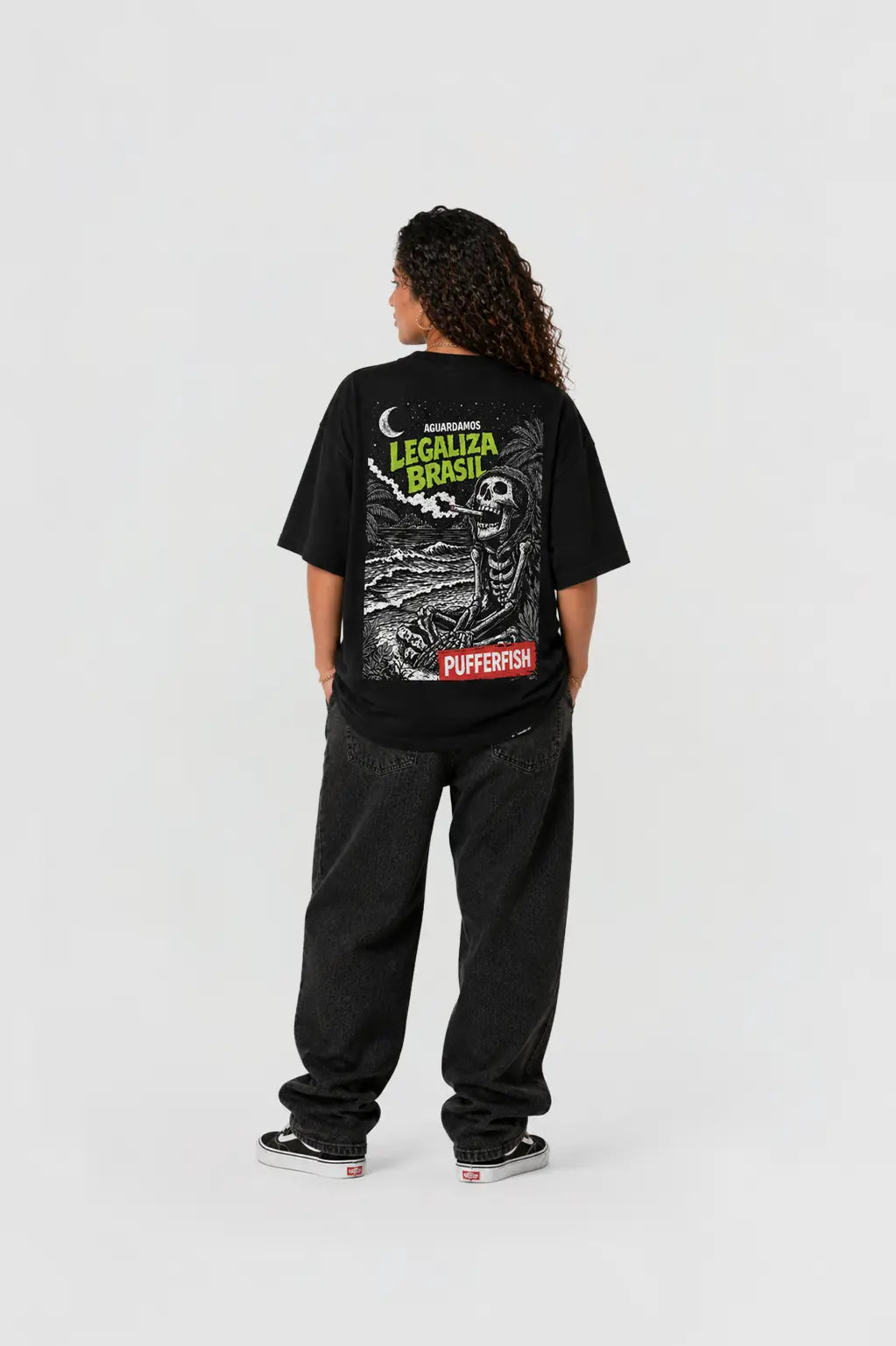 Camiseta caveira praia Aguardamos — costas, vista completa
