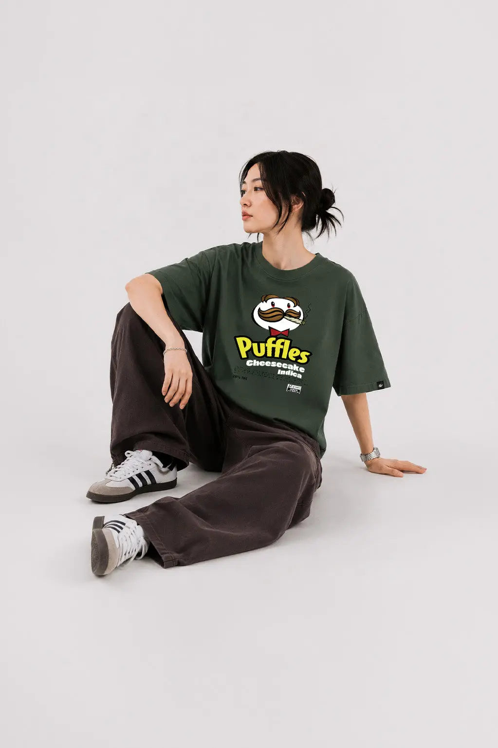 Camiseta Munchies Praia — Puffles, caimento sentada