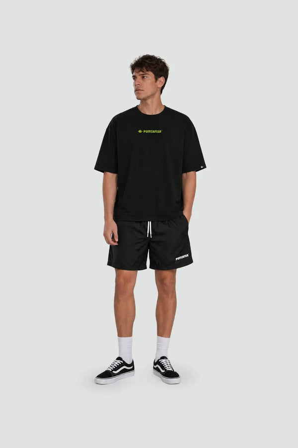 Camiseta Básica Praia — Basics Preta, detalhe da peça