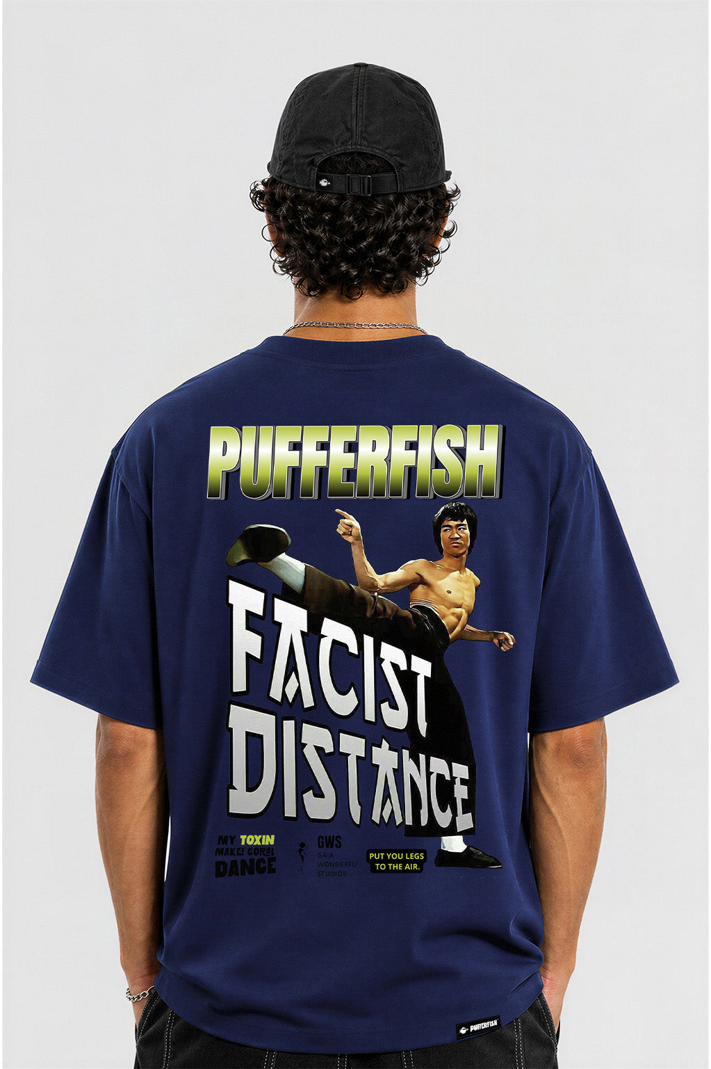 Camiseta Pufferfish Facist Distance streetwear antifascista