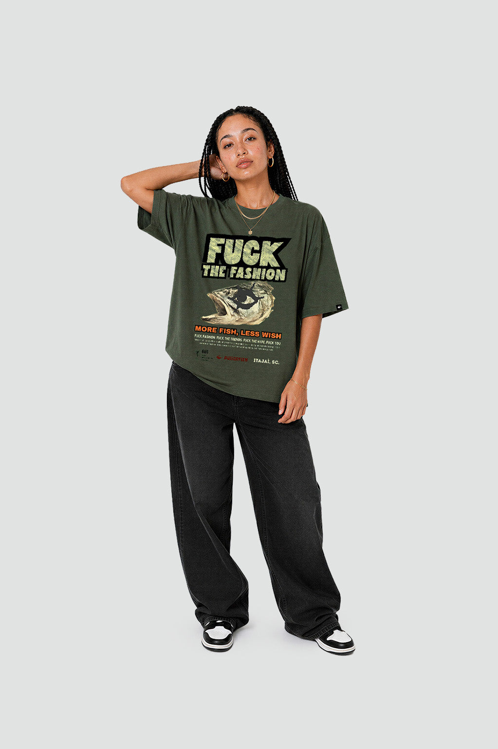Camiseta Pufferfish Fuck the Fashion detalhe da estampa frontal