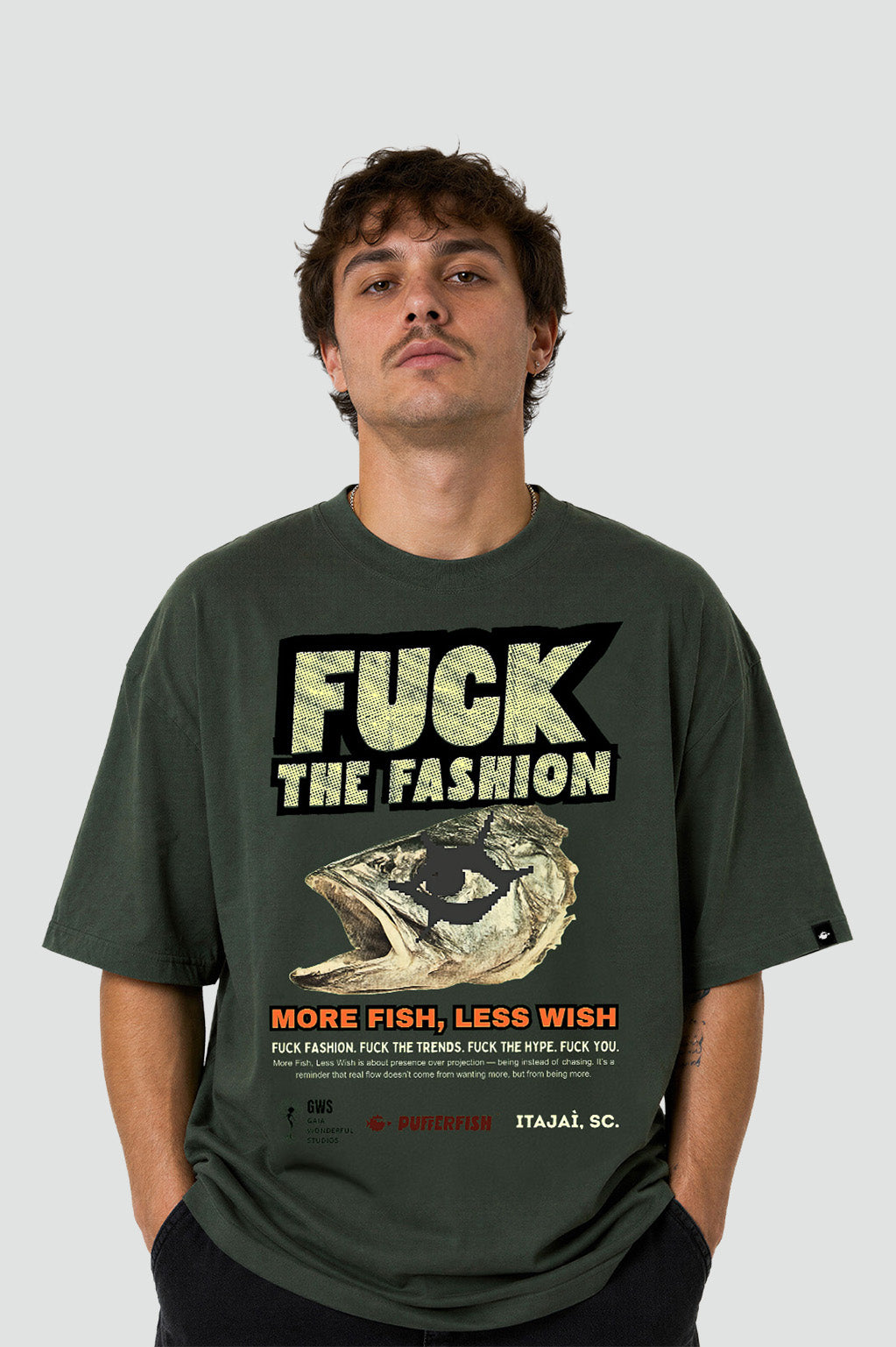 Camiseta Pufferfish Fuck the Fashion look completo