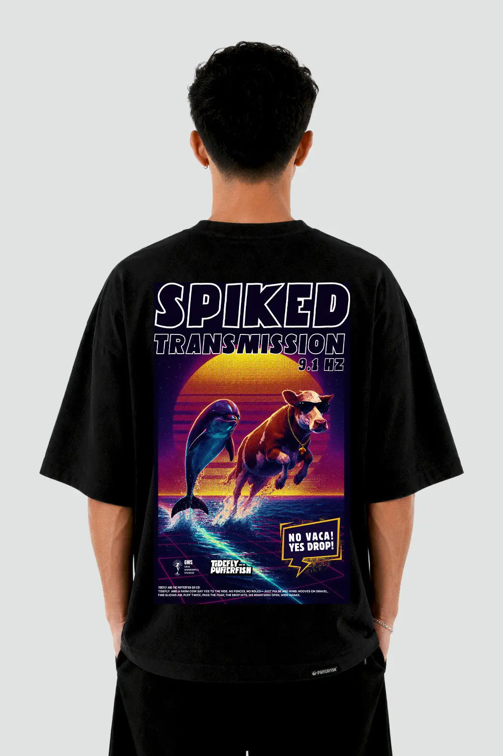 Camiseta Praia Synthwave — No Vaca Yes Drop, detalhe da estampa